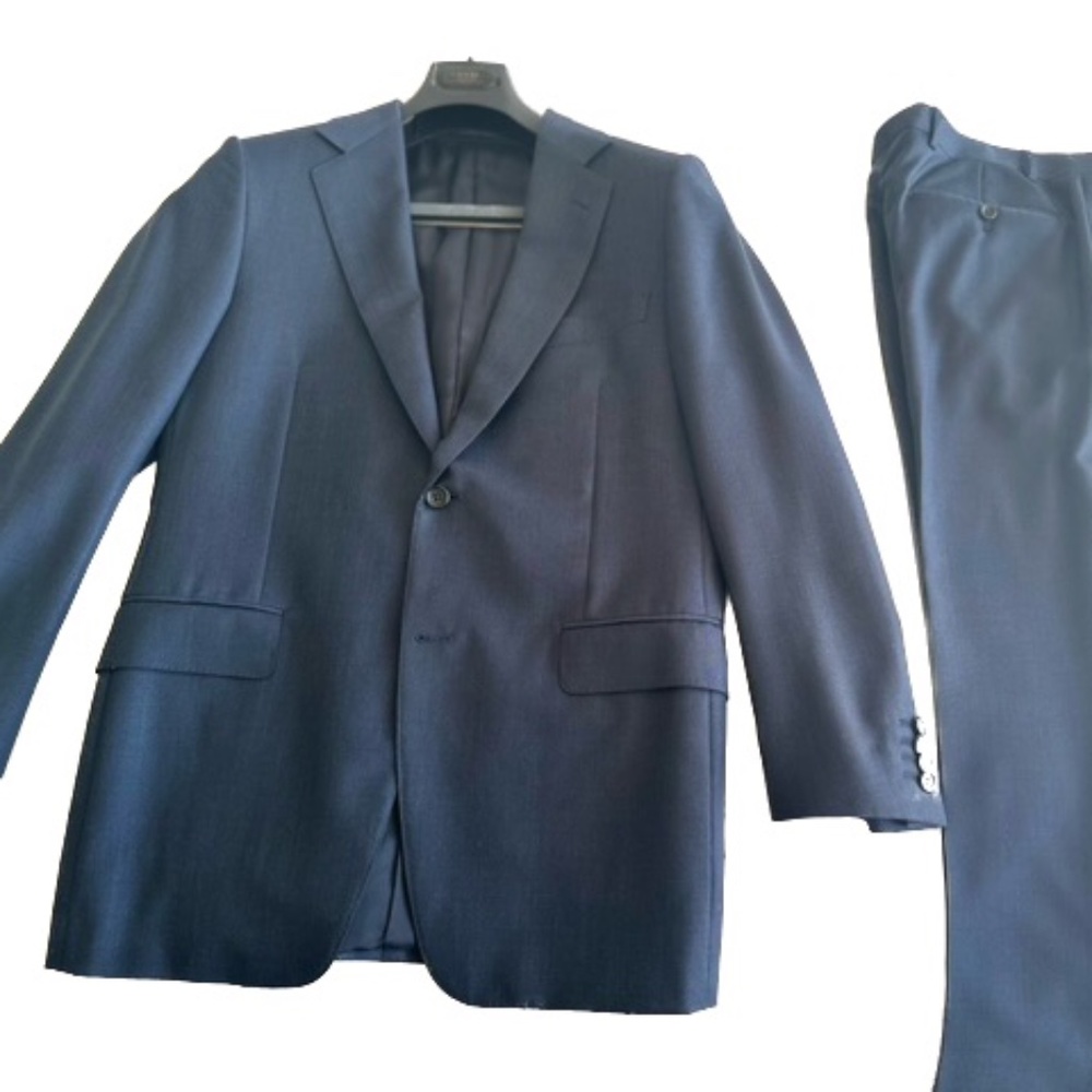 Beautiful CANALI Men’s SUITS (used)